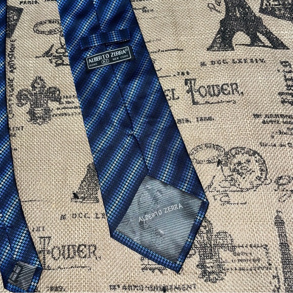 Alberto Zerra Blue/White Print Silk Tie One Size 

Excellent Condition - Picture 6 of 10